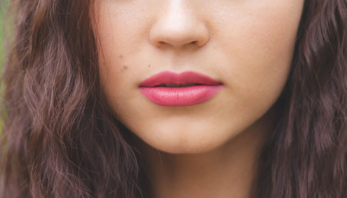 Everyday Habits That Keep Lips Naturally Even-Toned Without Heavy Lipsticks