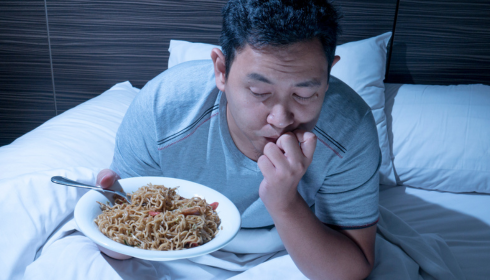 Snacking Late at Night How It Influences Digestion and Sleep Quality